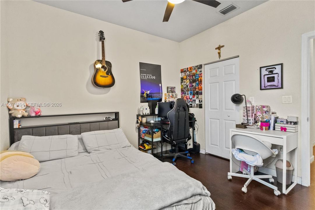 En Venta: $625,000 (3 camas, 2 baños, 2573 Pies cuadrados)