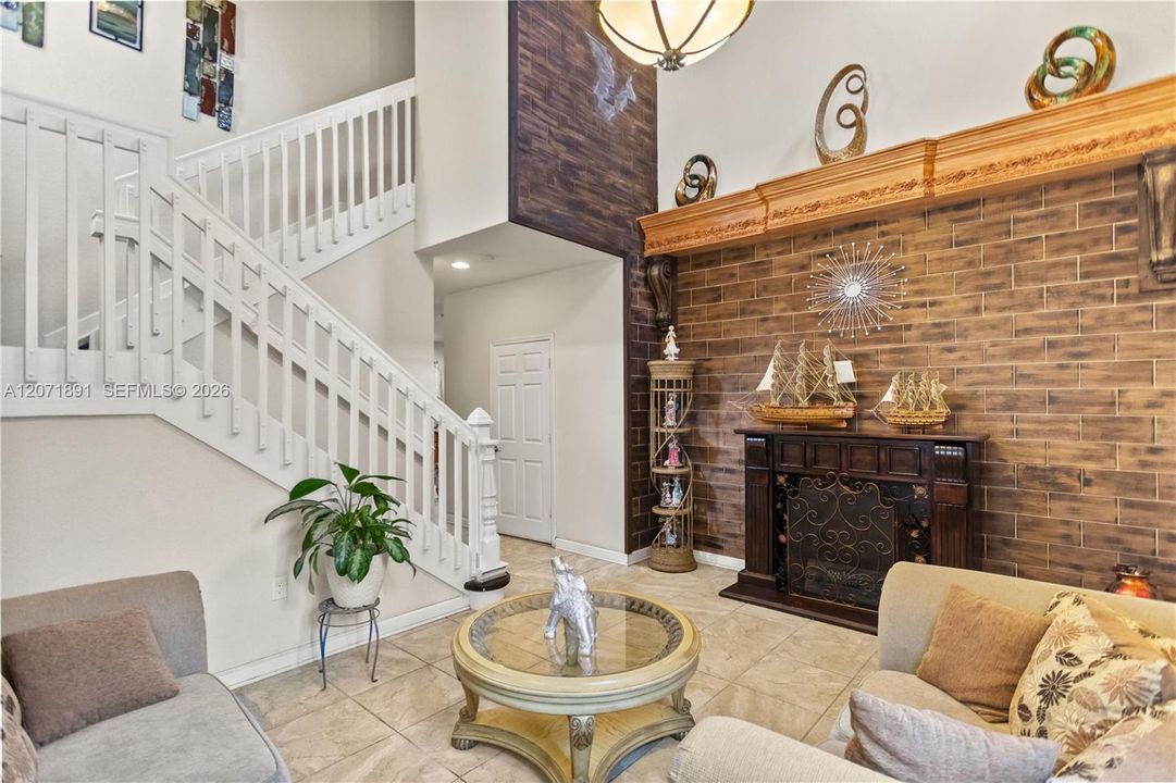 En Venta: $625,000 (3 camas, 2 baños, 2573 Pies cuadrados)