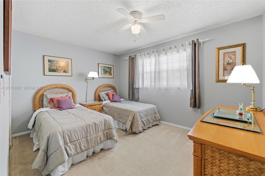 For Sale: $150,000 (2 beds, 2 baths, 1089 Square Feet)