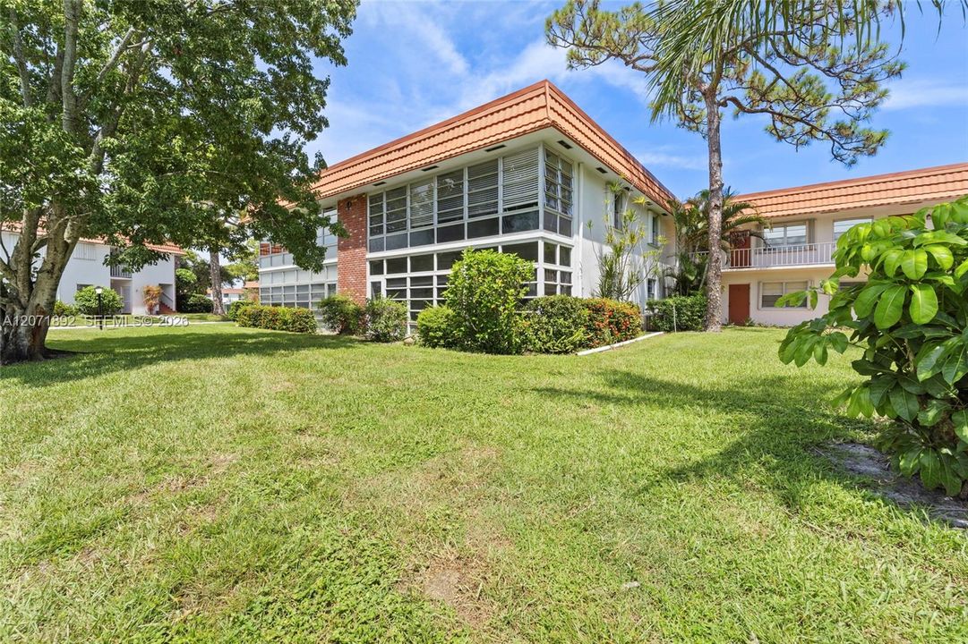 For Sale: $150,000 (2 beds, 2 baths, 1089 Square Feet)