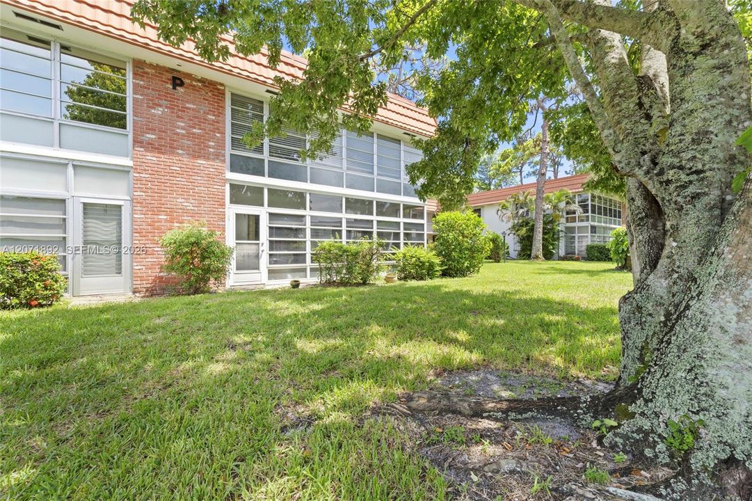 For Sale: $150,000 (2 beds, 2 baths, 1089 Square Feet)