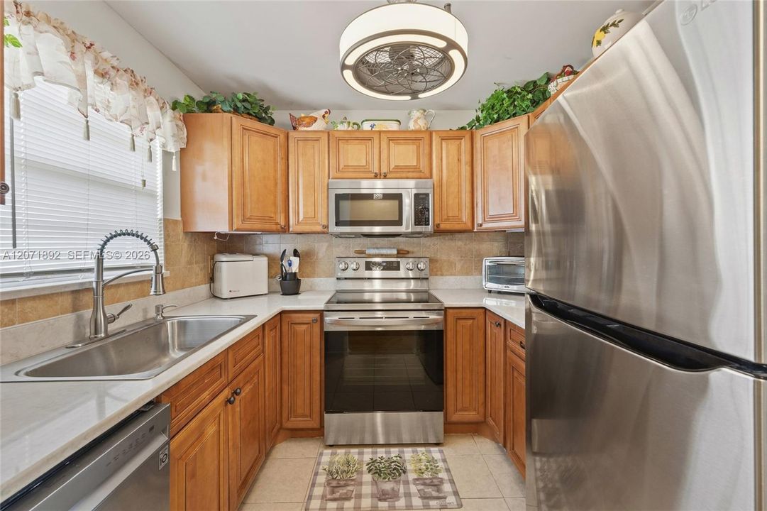For Sale: $150,000 (2 beds, 2 baths, 1089 Square Feet)