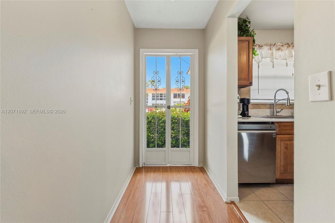 For Sale: $150,000 (2 beds, 2 baths, 1089 Square Feet)