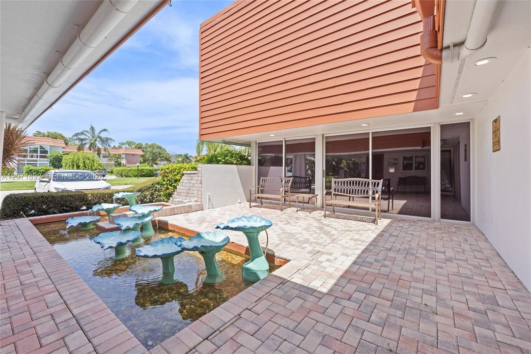 For Sale: $150,000 (2 beds, 2 baths, 1089 Square Feet)