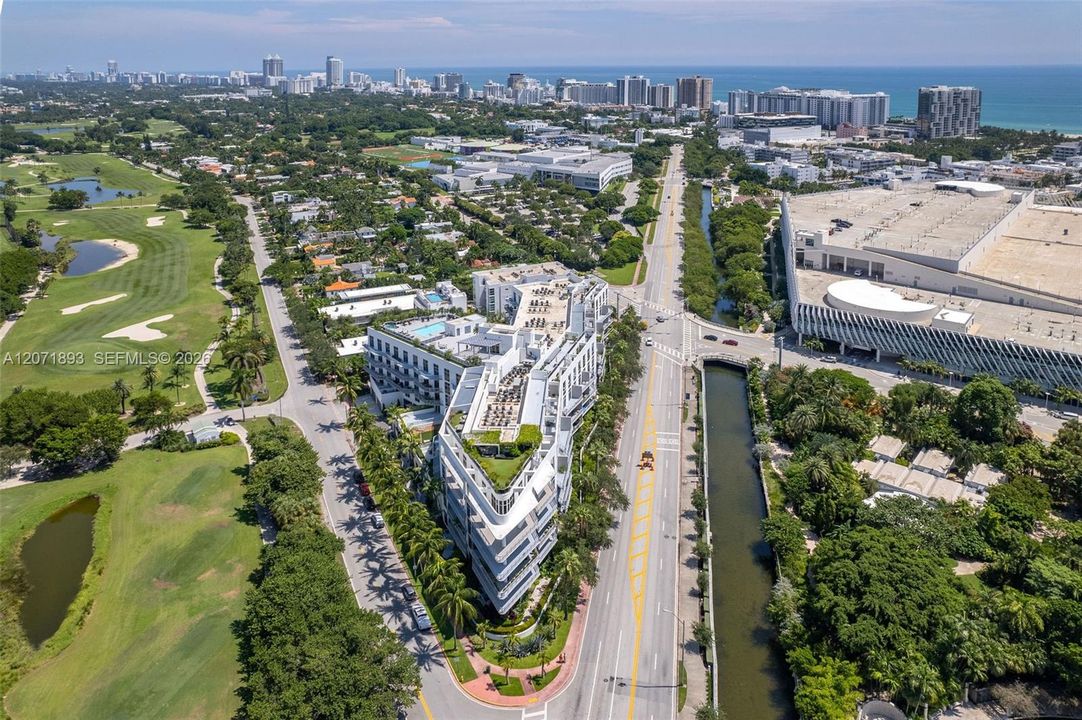 For Sale: $699,000 (1 beds, 1 baths, 966 Square Feet)