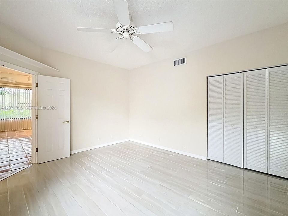 En Venta: $370,000 (2 camas, 2 baños, 1380 Pies cuadrados)