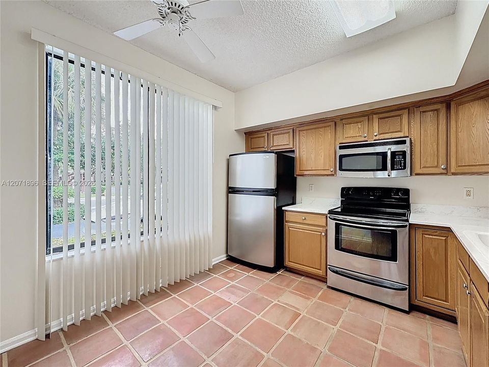 En Venta: $370,000 (2 camas, 2 baños, 1380 Pies cuadrados)