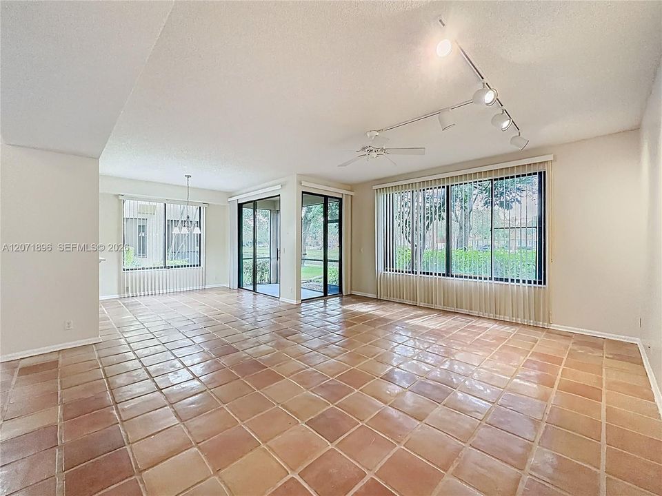 En Venta: $370,000 (2 camas, 2 baños, 1380 Pies cuadrados)