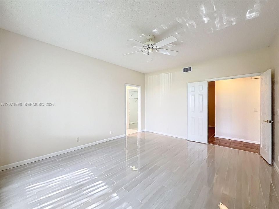 En Venta: $370,000 (2 camas, 2 baños, 1380 Pies cuadrados)