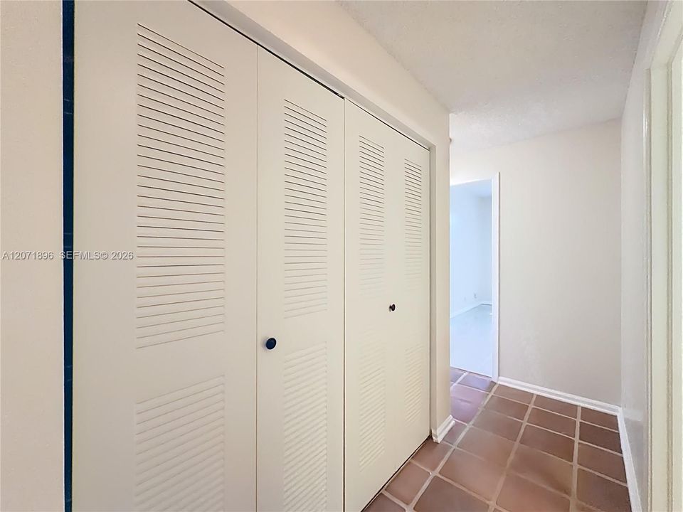 En Venta: $370,000 (2 camas, 2 baños, 1380 Pies cuadrados)