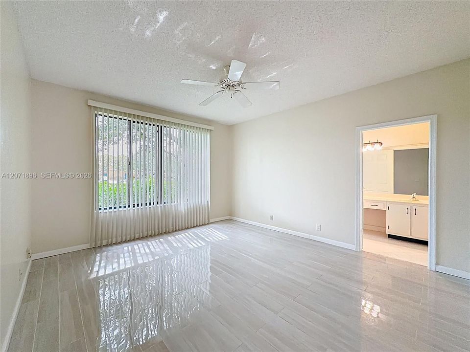En Venta: $370,000 (2 camas, 2 baños, 1380 Pies cuadrados)