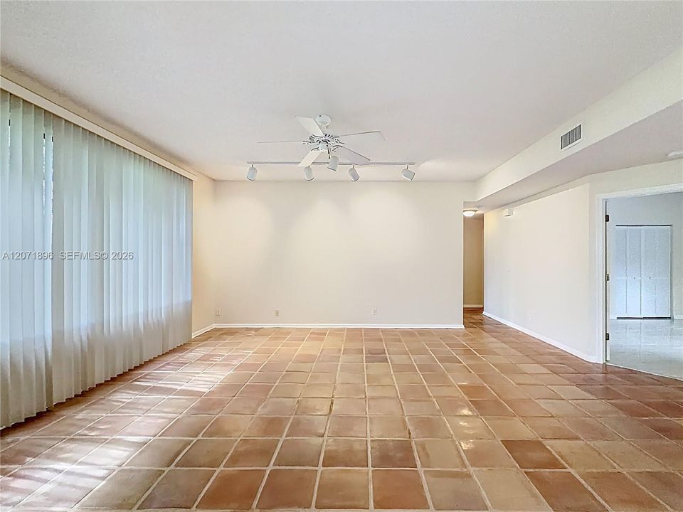 En Venta: $370,000 (2 camas, 2 baños, 1380 Pies cuadrados)