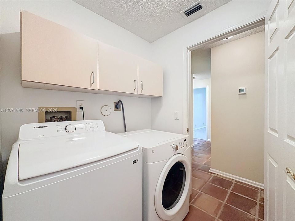 En Venta: $370,000 (2 camas, 2 baños, 1380 Pies cuadrados)