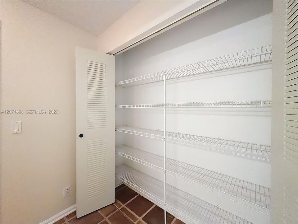 En Venta: $370,000 (2 camas, 2 baños, 1380 Pies cuadrados)