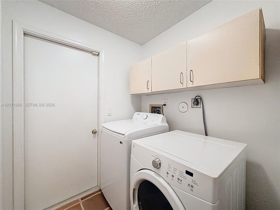 En Venta: $370,000 (2 camas, 2 baños, 1380 Pies cuadrados)