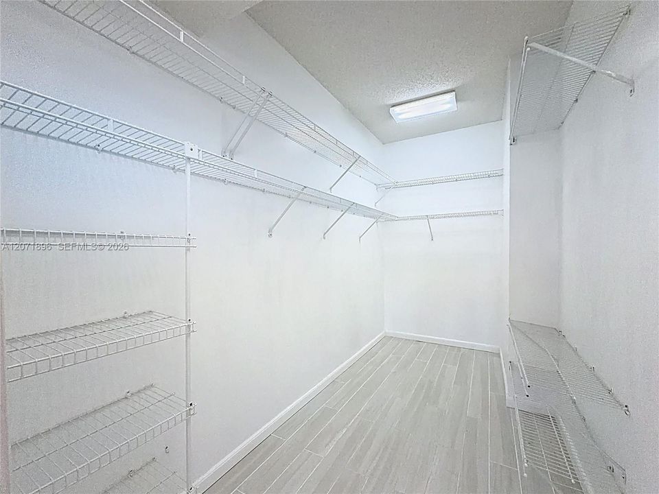 En Venta: $370,000 (2 camas, 2 baños, 1380 Pies cuadrados)