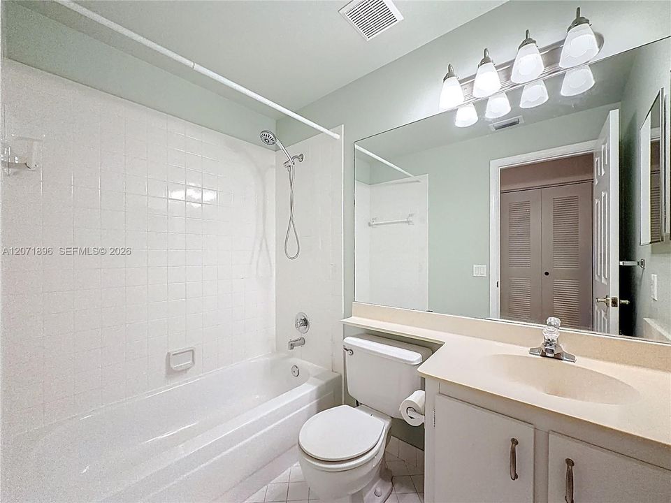 En Venta: $370,000 (2 camas, 2 baños, 1380 Pies cuadrados)