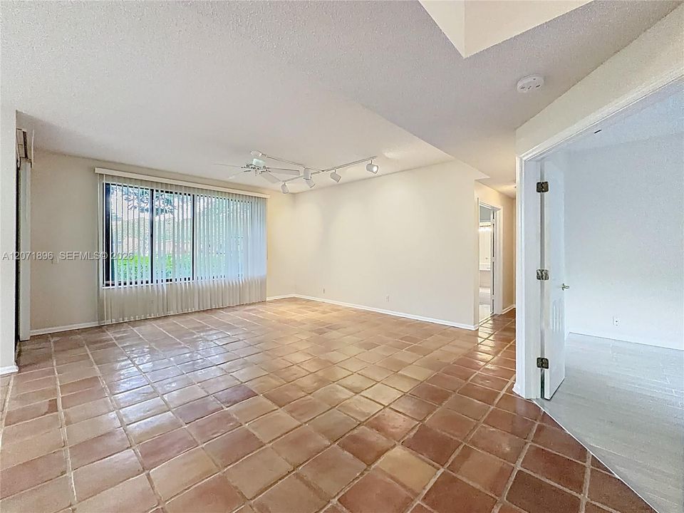 En Venta: $370,000 (2 camas, 2 baños, 1380 Pies cuadrados)