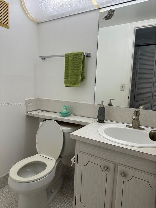 For Sale: $95,000 (1 beds, 1 baths, 700 Square Feet)