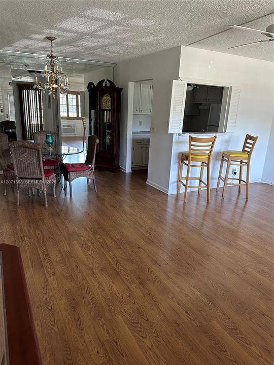 For Sale: $95,000 (1 beds, 1 baths, 700 Square Feet)
