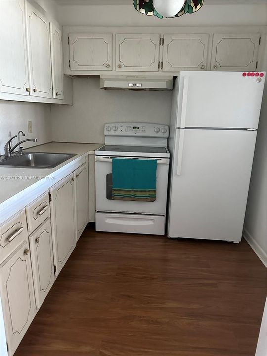 For Sale: $95,000 (1 beds, 1 baths, 700 Square Feet)