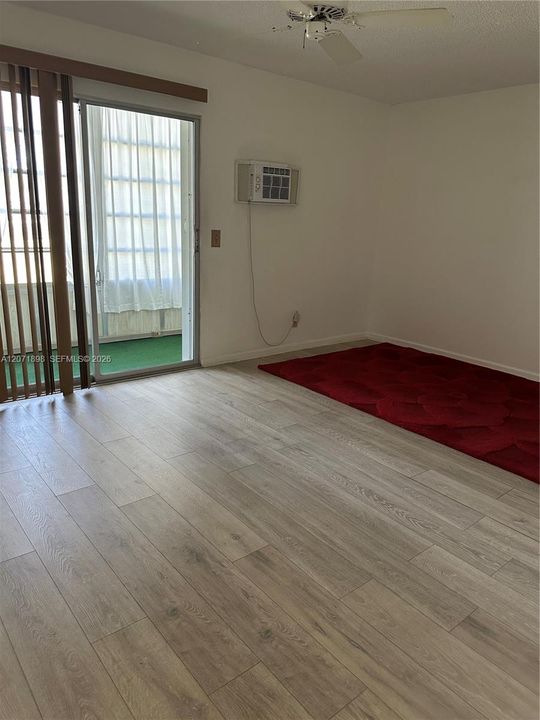 For Sale: $95,000 (1 beds, 1 baths, 700 Square Feet)