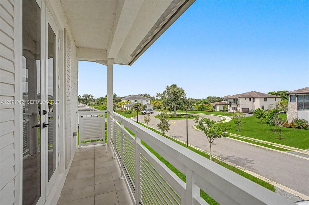 En Venta: $2,325,000 (5 camas, 4 baños, 5318 Pies cuadrados)