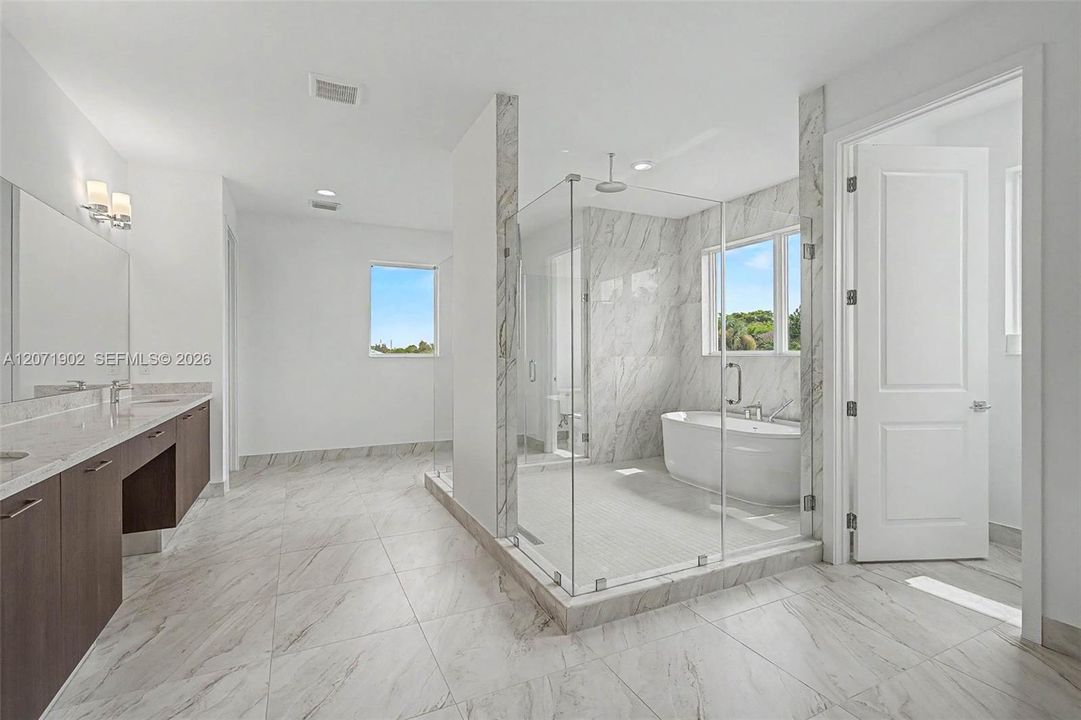 En Venta: $2,325,000 (5 camas, 4 baños, 5318 Pies cuadrados)