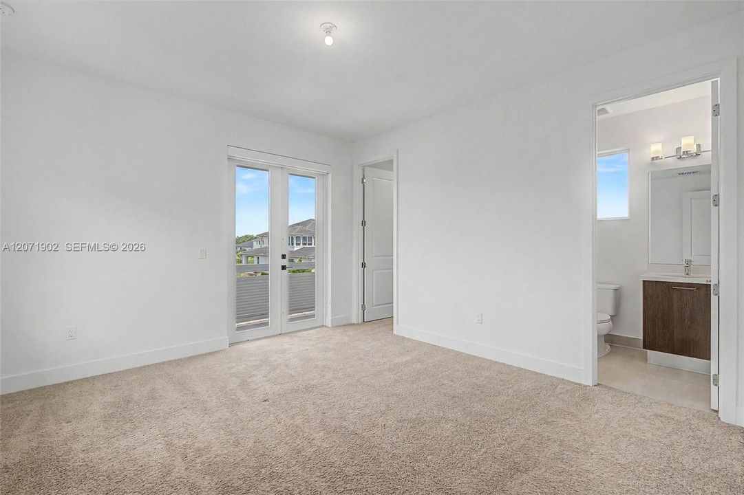 En Venta: $2,325,000 (5 camas, 4 baños, 5318 Pies cuadrados)