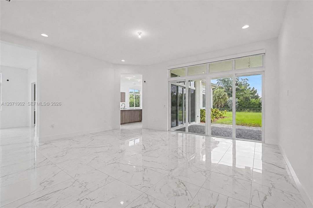 En Venta: $2,325,000 (5 camas, 4 baños, 5318 Pies cuadrados)