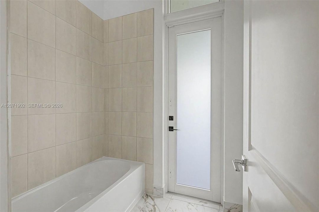 En Venta: $2,325,000 (5 camas, 4 baños, 5318 Pies cuadrados)