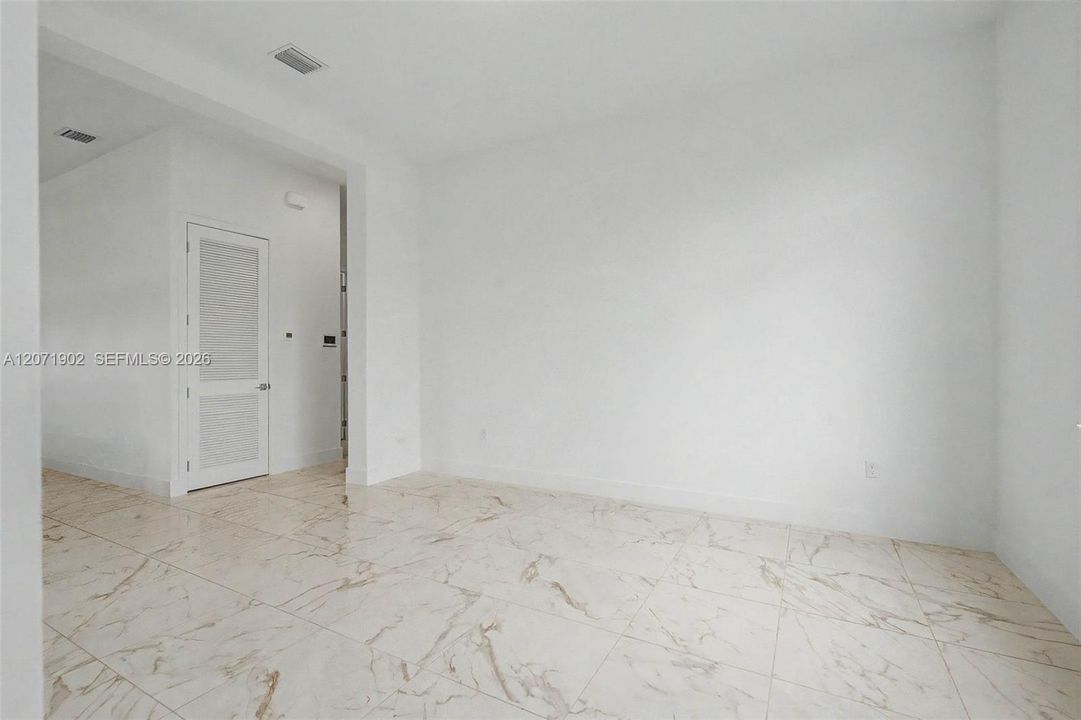 En Venta: $2,325,000 (5 camas, 4 baños, 5318 Pies cuadrados)