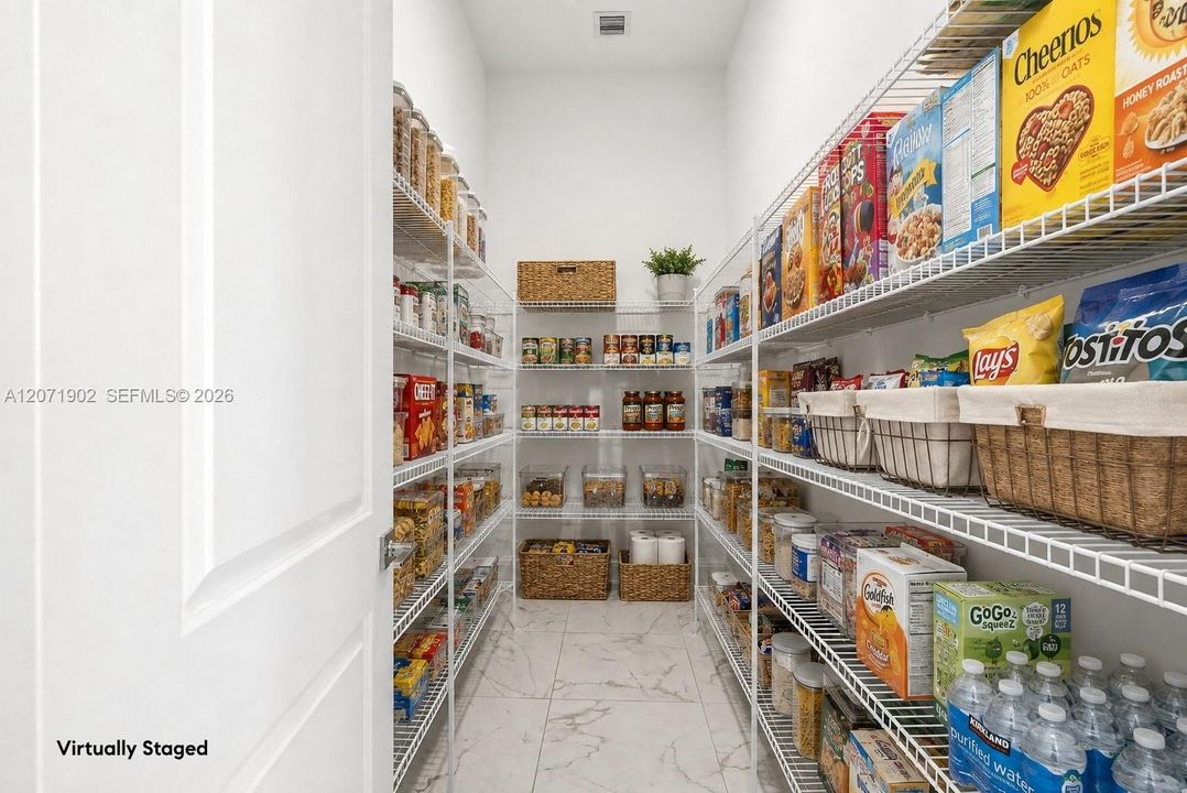 En Venta: $2,325,000 (5 camas, 4 baños, 5318 Pies cuadrados)