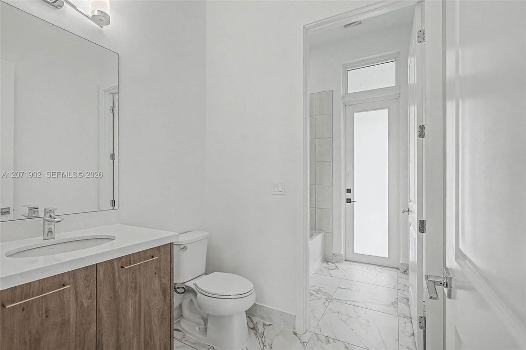 En Venta: $2,325,000 (5 camas, 4 baños, 5318 Pies cuadrados)