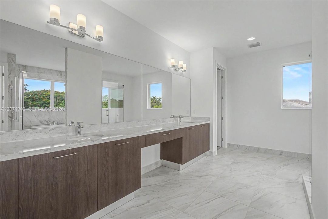En Venta: $2,325,000 (5 camas, 4 baños, 5318 Pies cuadrados)