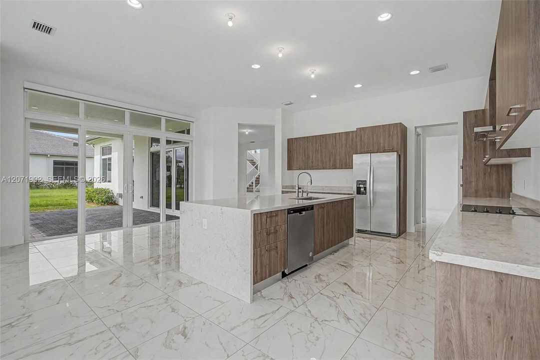 En Venta: $2,325,000 (5 camas, 4 baños, 5318 Pies cuadrados)