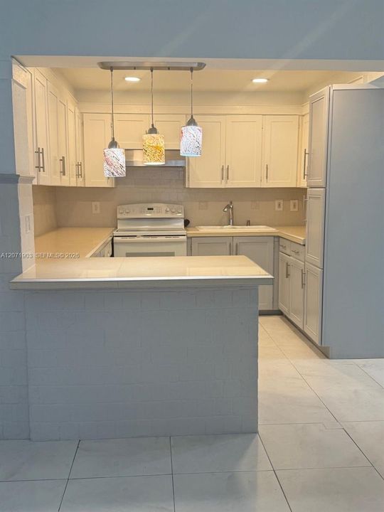 For Rent: $3,100 (3 beds, 1 baths, 907 Square Feet)
