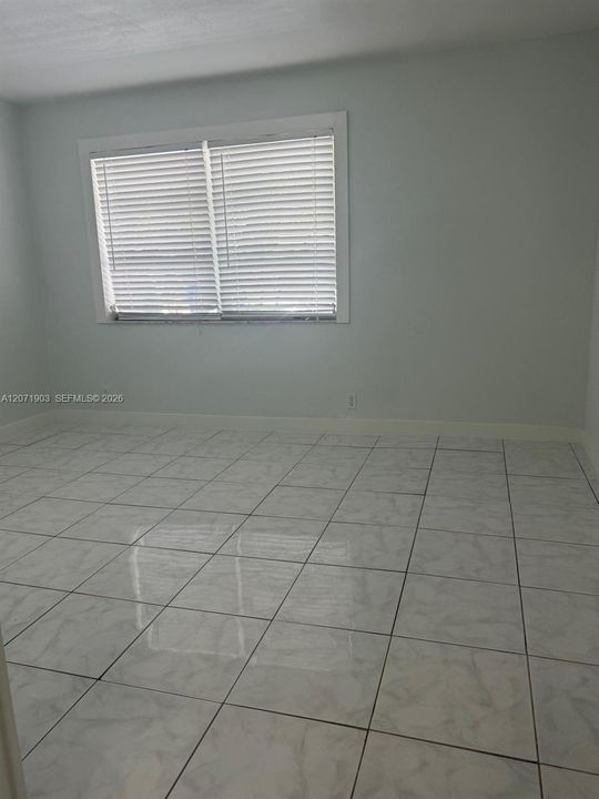 For Rent: $3,100 (3 beds, 1 baths, 907 Square Feet)