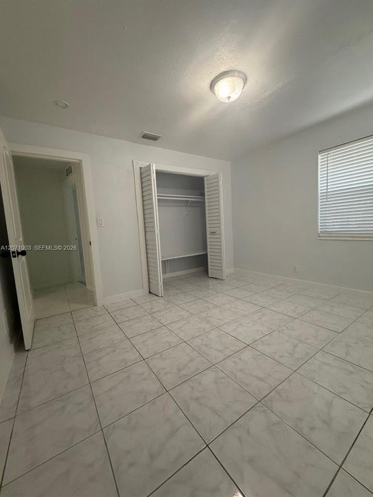 For Rent: $3,100 (3 beds, 1 baths, 907 Square Feet)