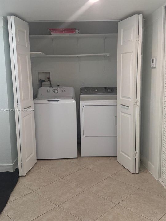 For Rent: $3,100 (3 beds, 1 baths, 907 Square Feet)