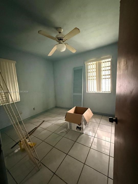 For Sale: $400,000 (3 beds, 1 baths, 816 Square Feet)