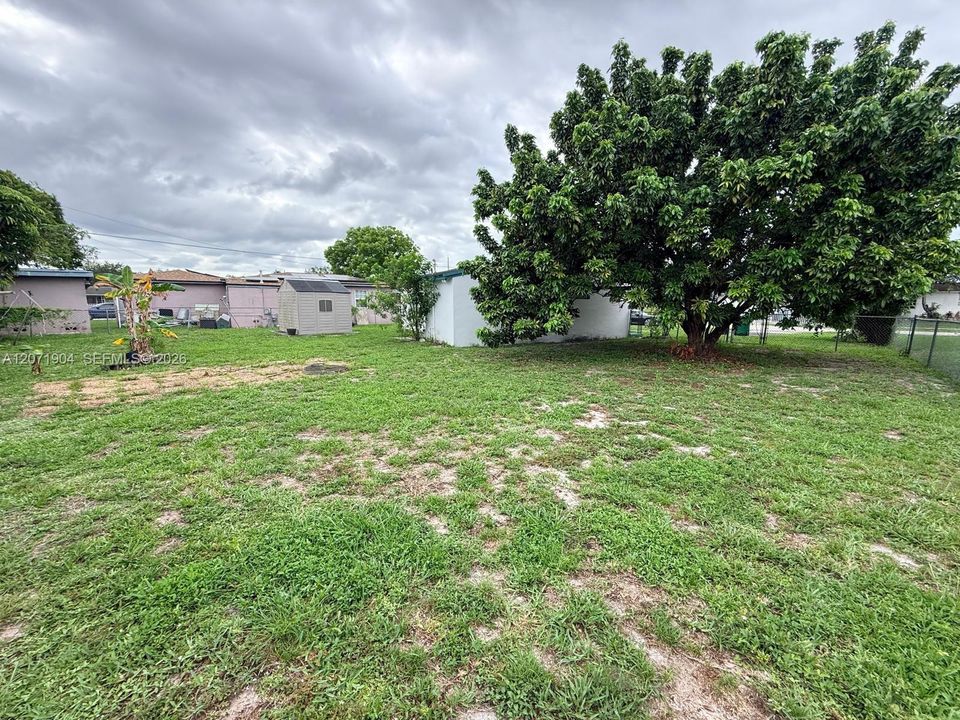 For Sale: $400,000 (3 beds, 1 baths, 816 Square Feet)