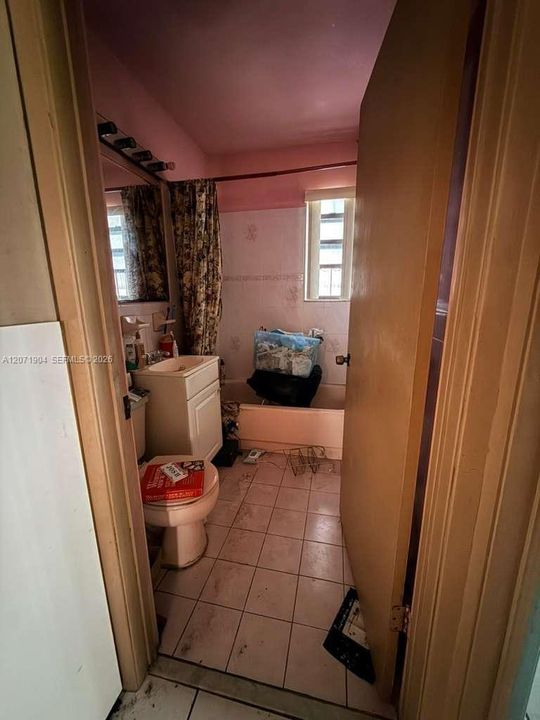 For Sale: $400,000 (3 beds, 1 baths, 816 Square Feet)