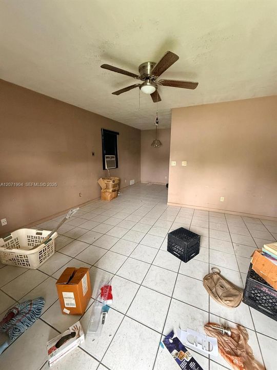 For Sale: $400,000 (3 beds, 1 baths, 816 Square Feet)