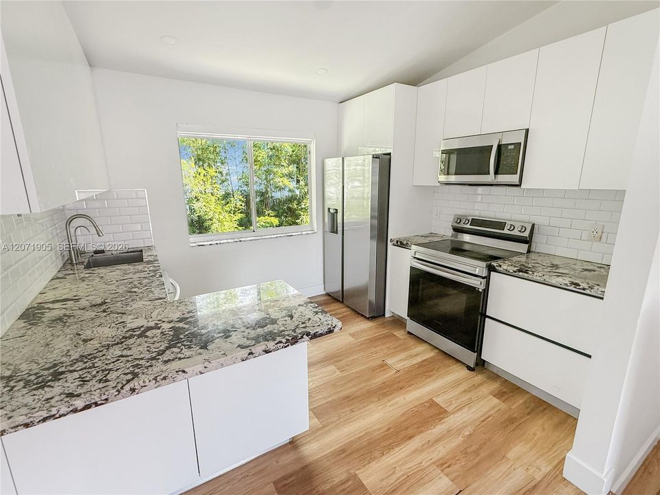 For Rent: $2,500 (2 beds, 2 baths, 857 Square Feet)