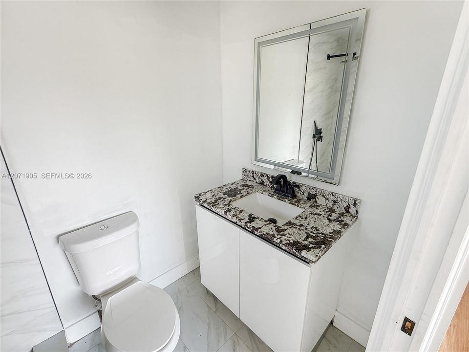 For Rent: $2,500 (2 beds, 2 baths, 857 Square Feet)