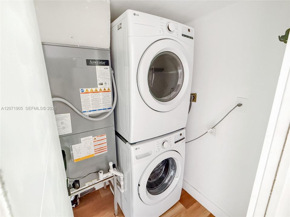 For Rent: $2,500 (2 beds, 2 baths, 857 Square Feet)