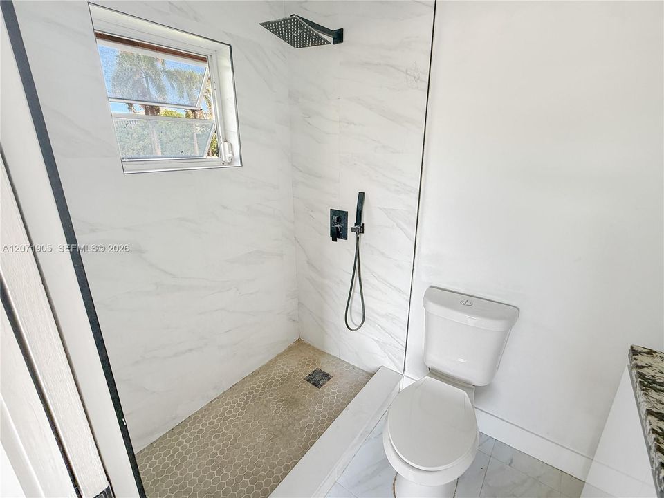 For Rent: $2,500 (2 beds, 2 baths, 857 Square Feet)