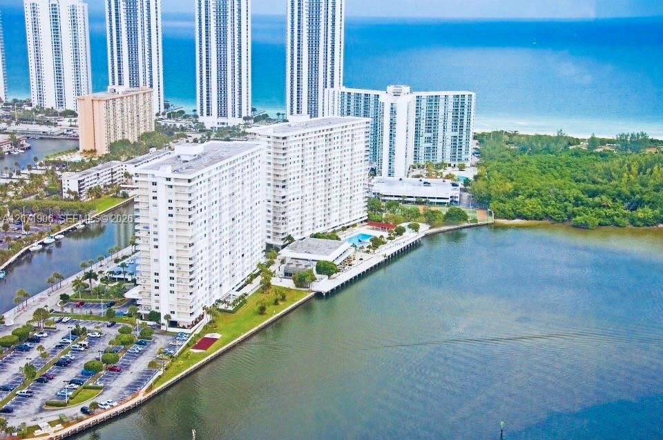 En Venta: $384,600 (2 camas, 2 baños, 1350 Pies cuadrados)
