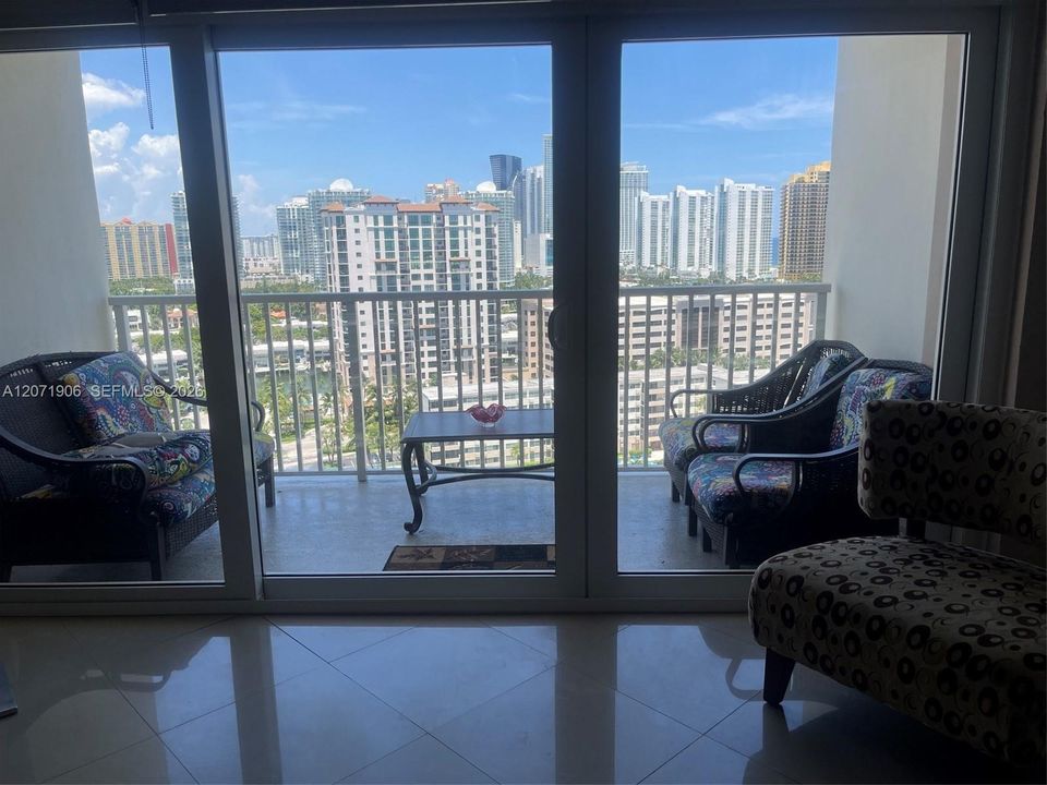 En Venta: $384,600 (2 camas, 2 baños, 1350 Pies cuadrados)